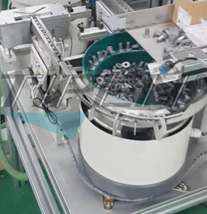 無錫鉚螺母自動排列、吹（chuī） 釘、接料、送料至（zhì）自動鉚接設備（bèi）